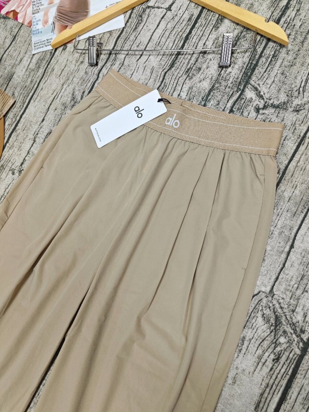 Regular ALO Yoga Suit Up Trouser Gravel Color 🤍 NWT, Relaxed Straight Leg - Picture 5 of 8